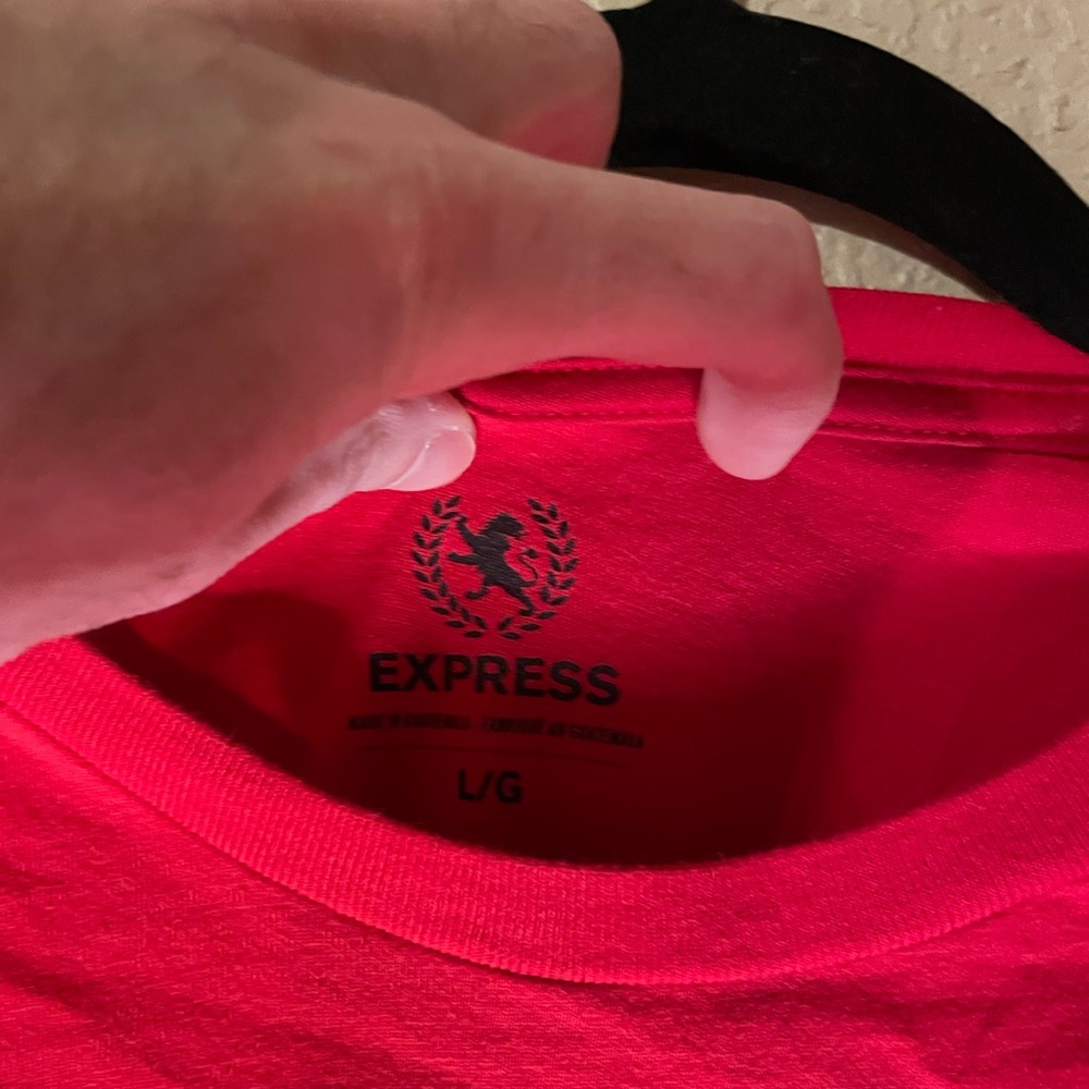 Express red short sleeve shirt - Picture 2 of 3